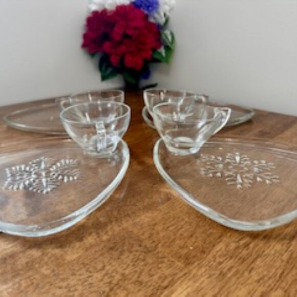 Vintage Indiana Glass Snowflake Smart Set Original Box 4 Snack Plates and Cups - Picture 4 of 6